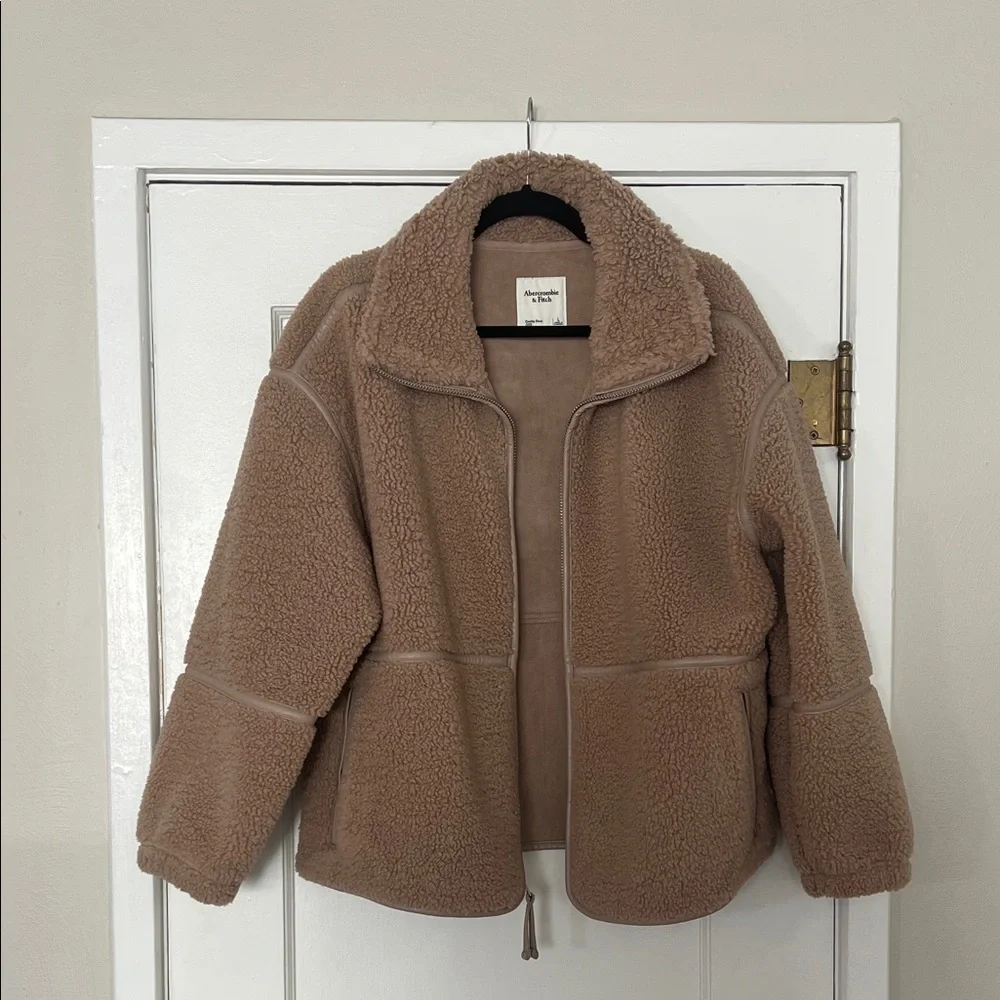 Abercrombie & Fitch Cozy Tan Sherpa Jacket - Picture 4 of 5
